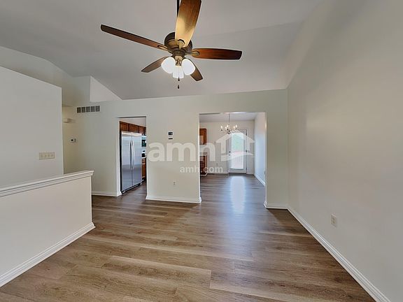 4th image of 599 Astoria Ct