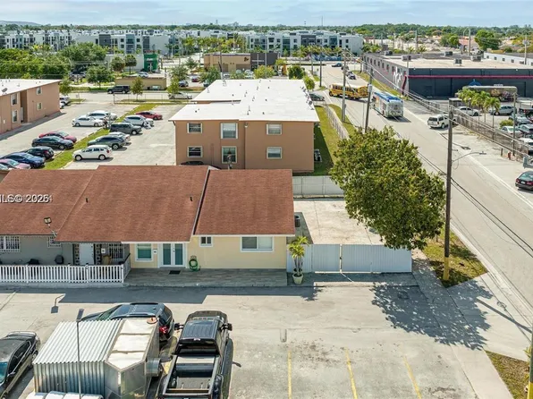 330 W 74th Pl #330, Hialeah, FL 33014
