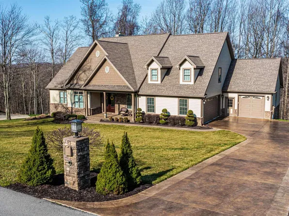 37 Falling Water Ln, Morgantown, WV 26508