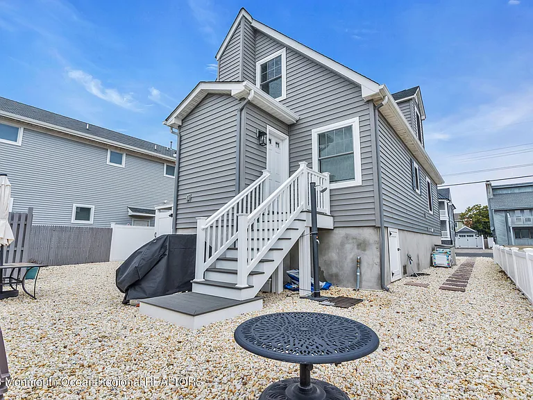 24 Virginia Ave — Photo 31