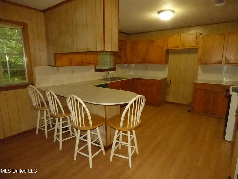 2018 Stewart Ln — Photo 3