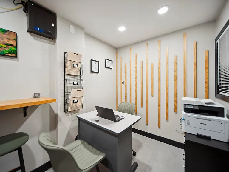 Leasing Office