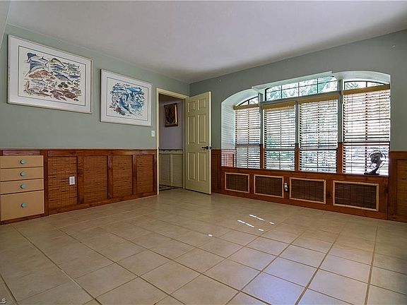 4th image of 5985 Esther Dr