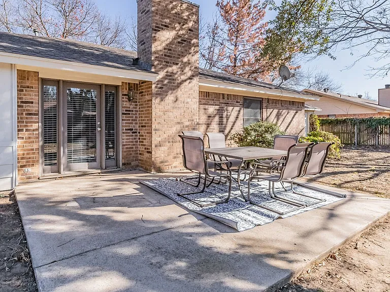 340 Gloria St — Photo 30