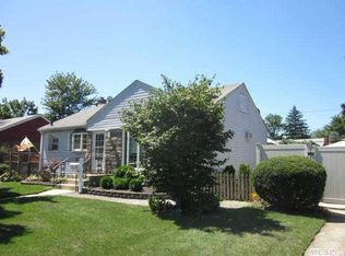 149 Bette Rd, East Meadow, NY 11554