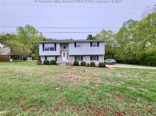 100 Barberry Ln, Ripley, WV 25271