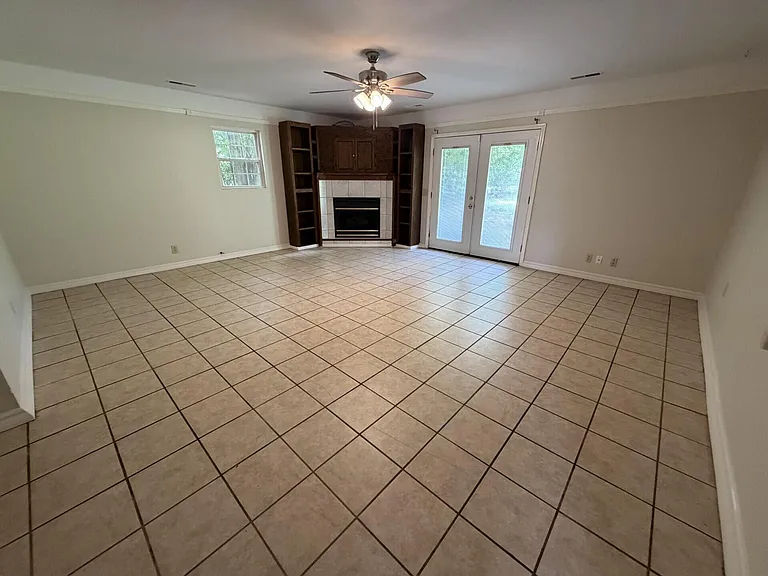 5830 Lost Creek Dr — Photo 7