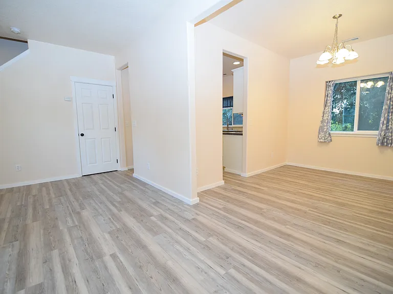 18528 SW McClarey Dr — Photo 8