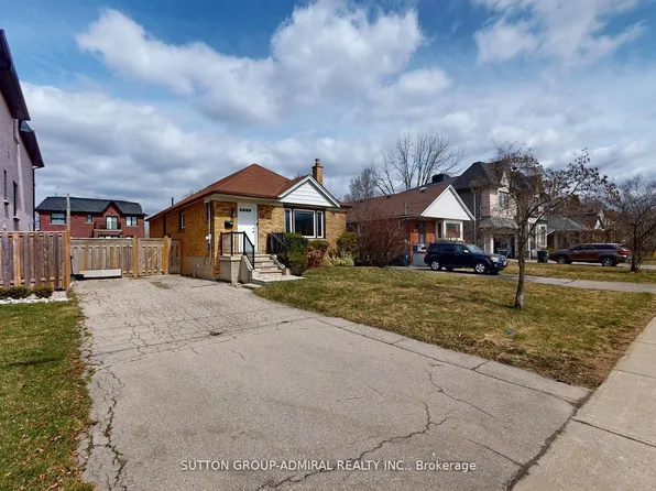 76 Ridgevale Dr, Toronto, ON M6A 1L1