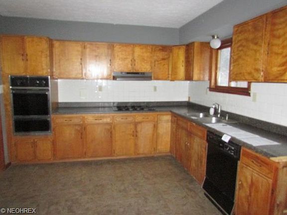 3rd image of 381 McKinney Blvd