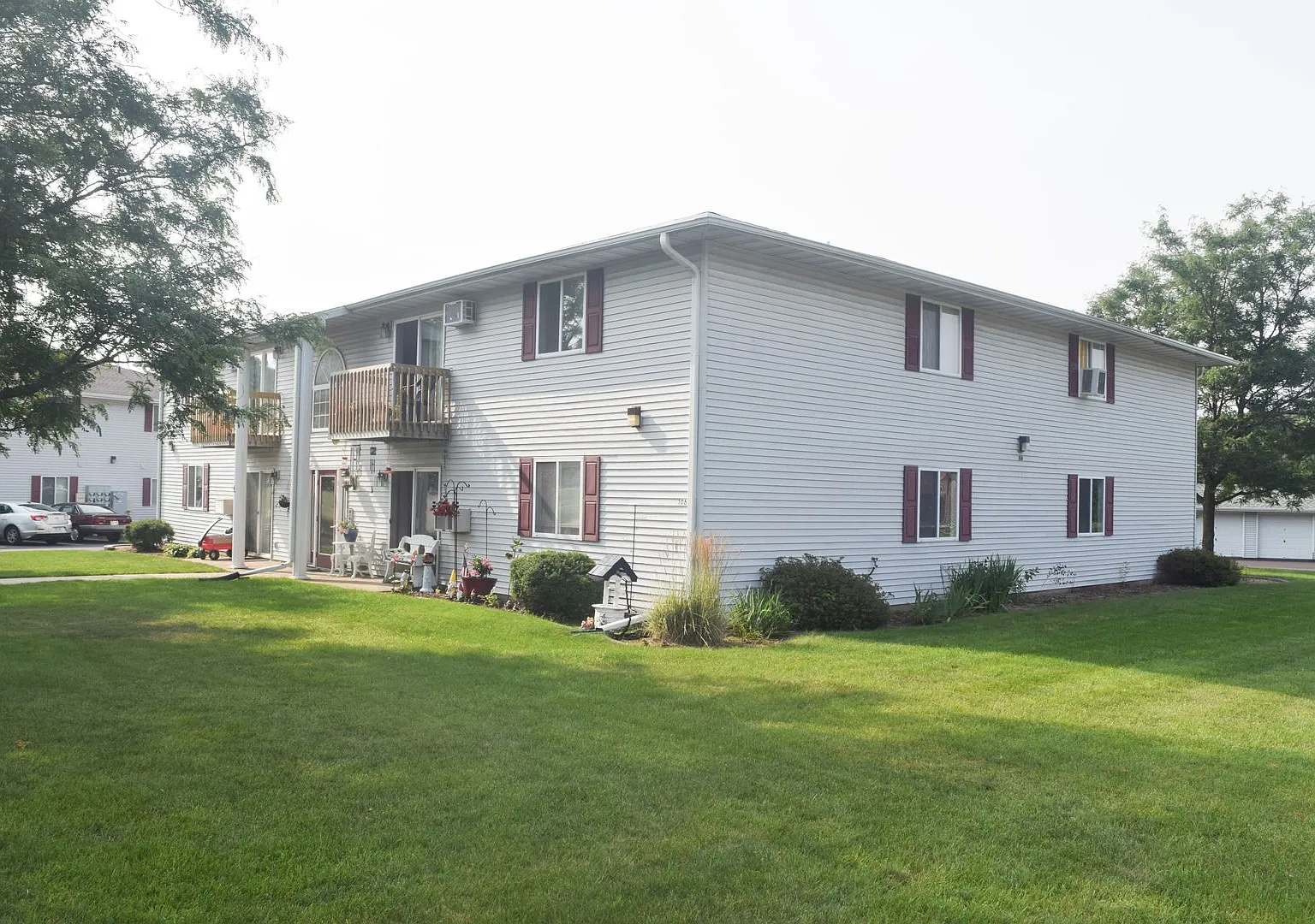 Sunshine Court Apartments — Photo 1