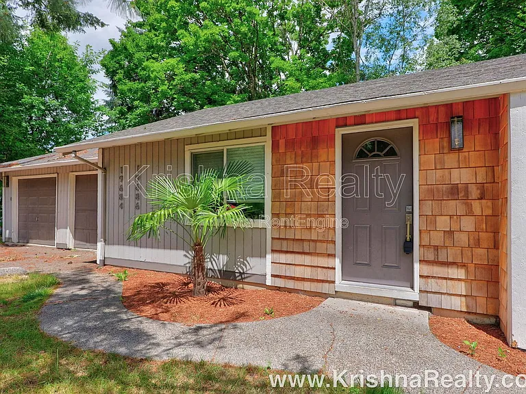 19684 SW 68th Ave — Photo 2