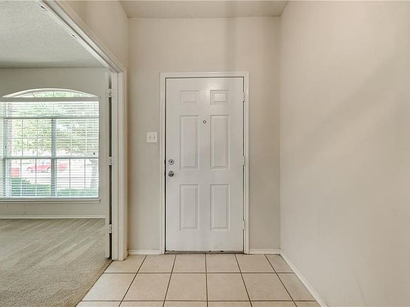 2nd image of 824 Horseshoe Ct