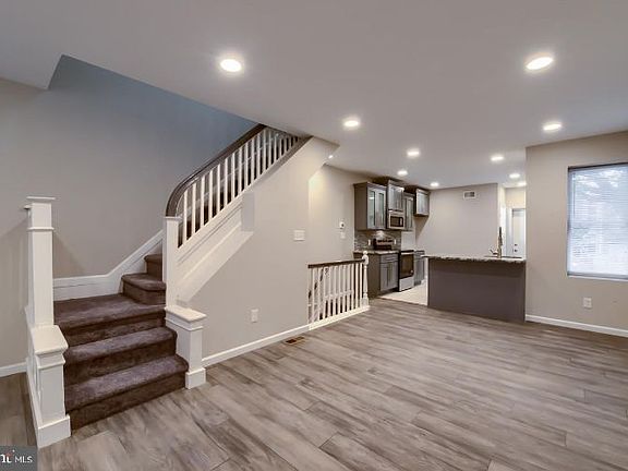 5th image of 6428 N Woodstock St