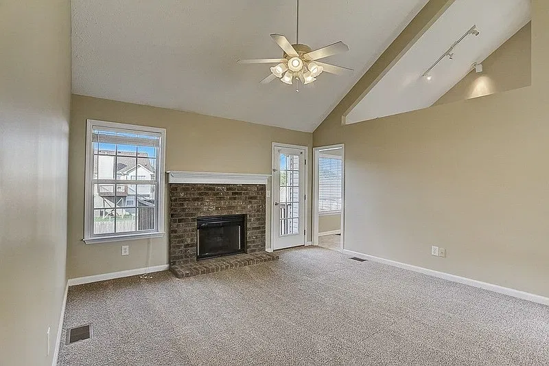 1 bed, 1.0 bath, 1908 sqft, $700 — Photo 3