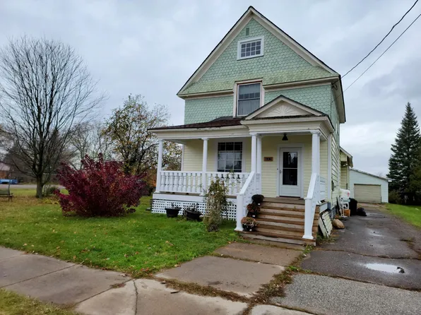 951 Maple St, Sault Sainte Marie, MI 49783
