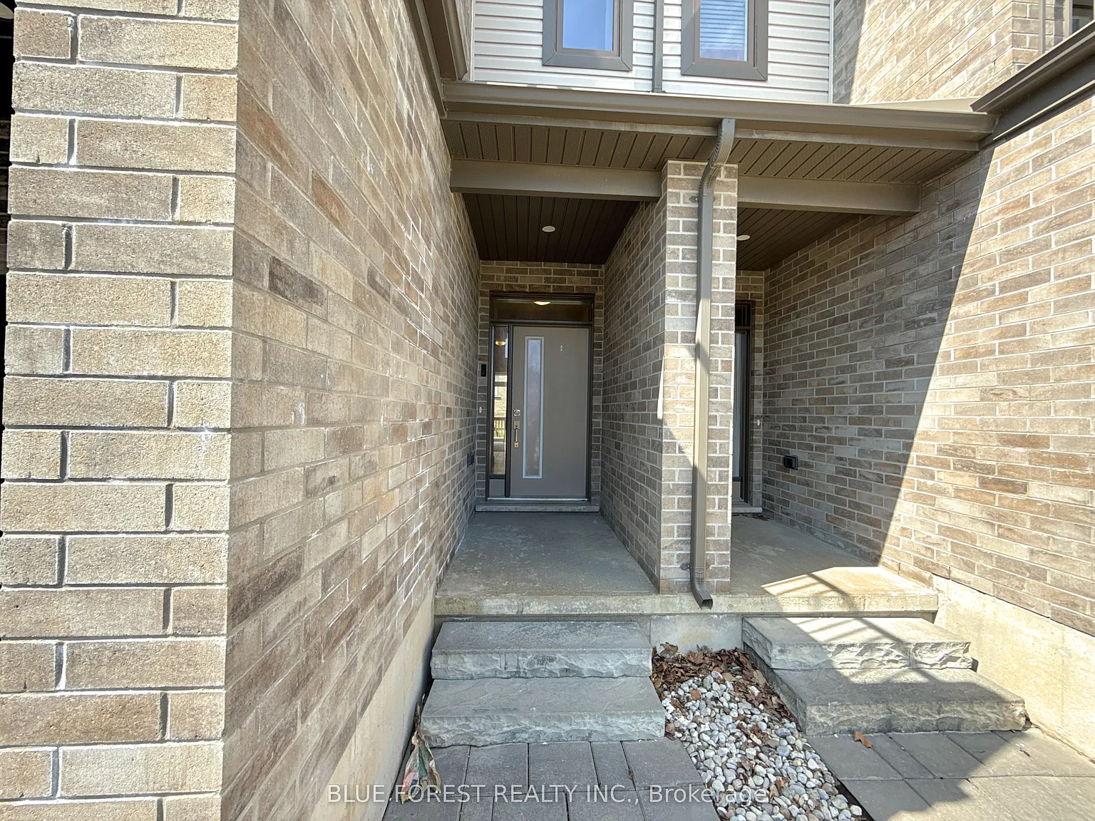 4 bed, $2,600 — Photo 2
