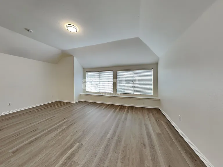 8001 Amesbury Ln — Photo 11