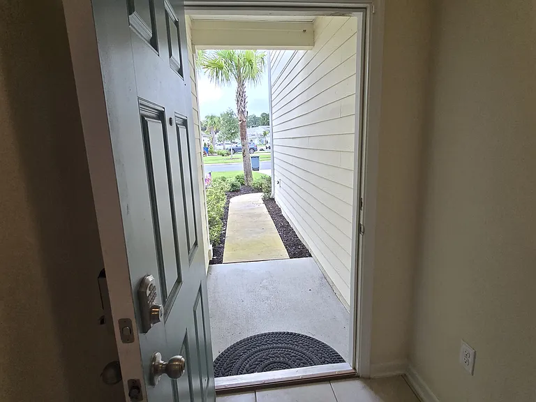 240 Pasadena Dr — Photo 7