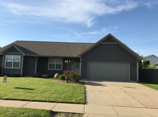 708 Bluestem Dr, Saint Joseph, IL 61873