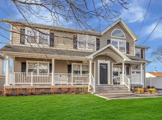 32 Midwood Dr, Plainview, NY 11803