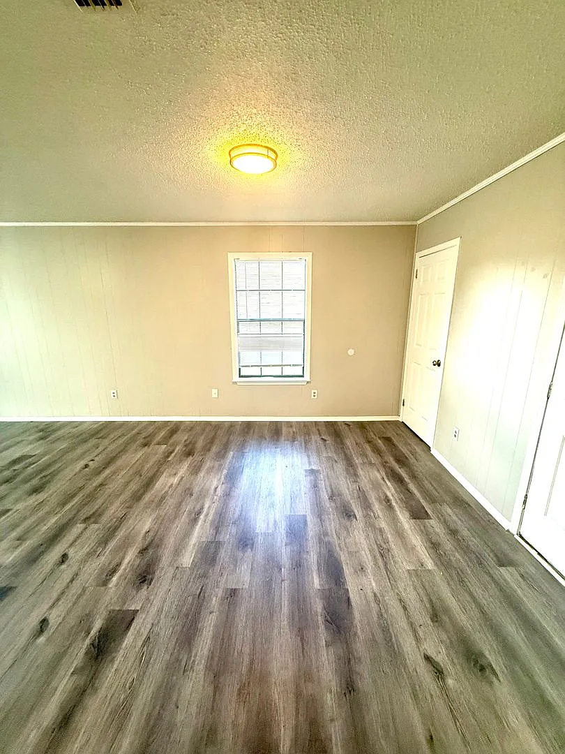 3 bed, 2.0 bath, 1117 sqft, $1,250 — Photo 4