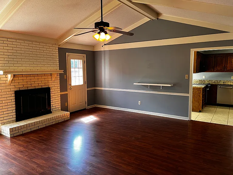 2305 Winthrop Dr SW — Photo 3
