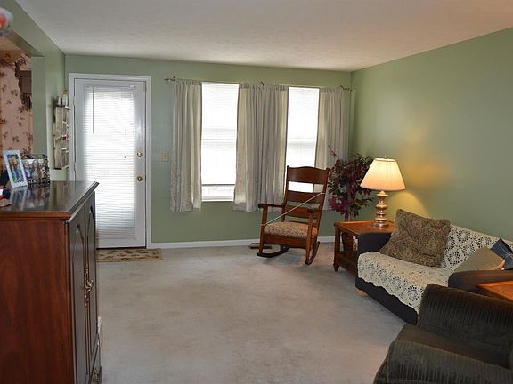 4th image of 840 Woodlyn Dr S
