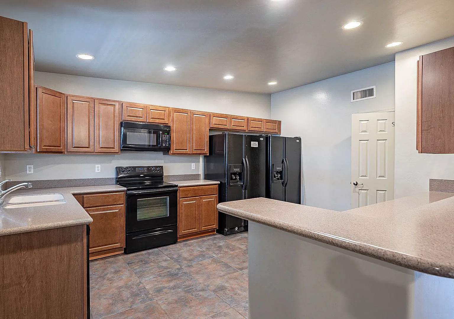 309 S. Martin Ave. — Photo 4