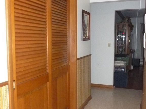 Into a foyer w/large closets