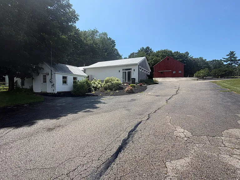 241 Knights Pond Rd — Photo 2