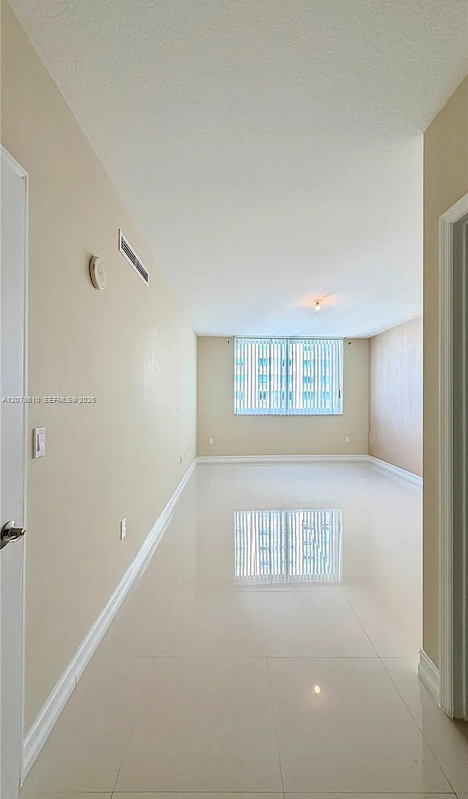 2 bed, 1052 sqft, $2,800 — Photo 2