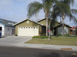 327 Manzanita Dr, Delano, CA 93215