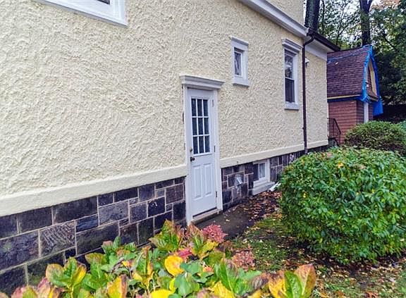 5th image of 244 Langdon Ave