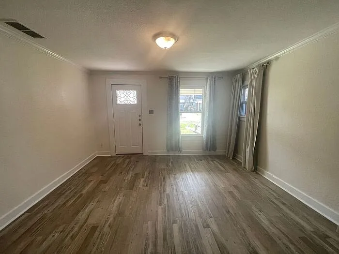 3320 W 5th St — Photo 8
