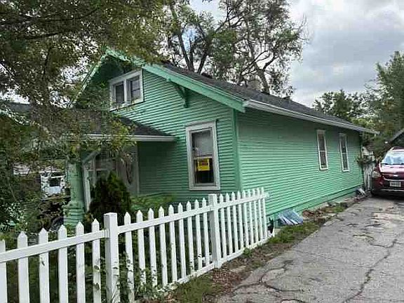 2nd image of 3489 Boyd St
