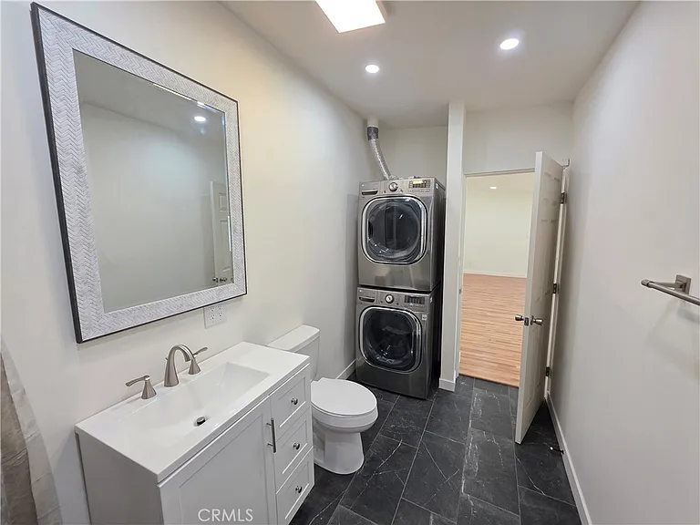8834 Stansbury Ave — Photo 11
