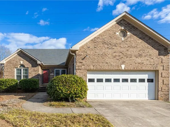 221 Bradford Lake Ct, Lewisville, NC 27023