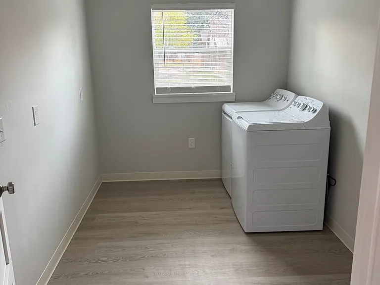 420 S 6th St — Photo 11
