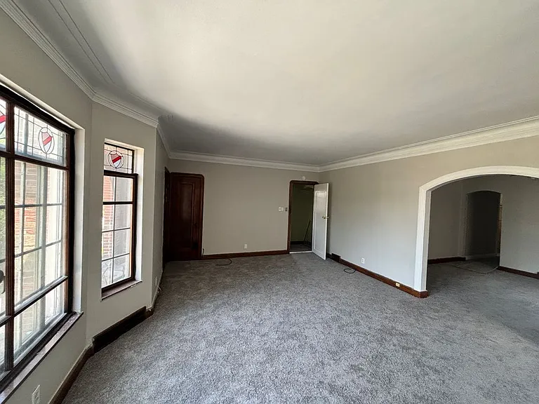 2943 Leslie St — Photo 11