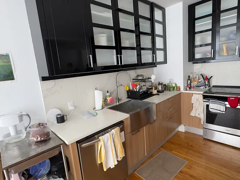 229 Roebling St #4D — Photo 4