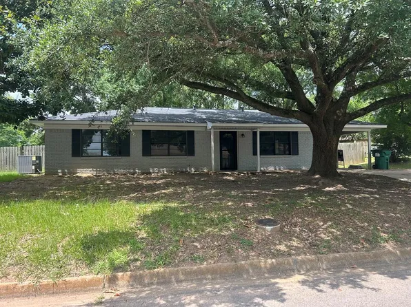 401 Shamrock Dr, Palestine, TX 75803
