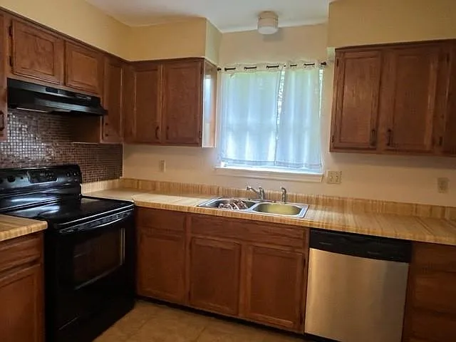 310 Portsmouth Dr — Photo 8