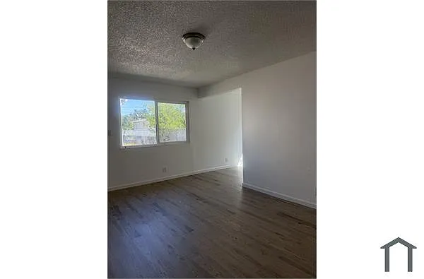 Building Photo - 9719 Cherry St #1