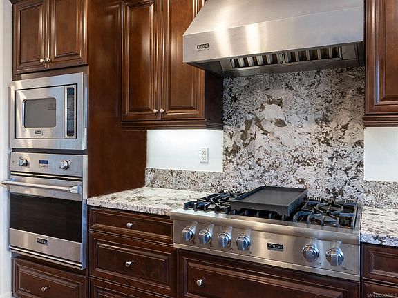 4th image of 2400 Torrey Pines Rd Unit 112