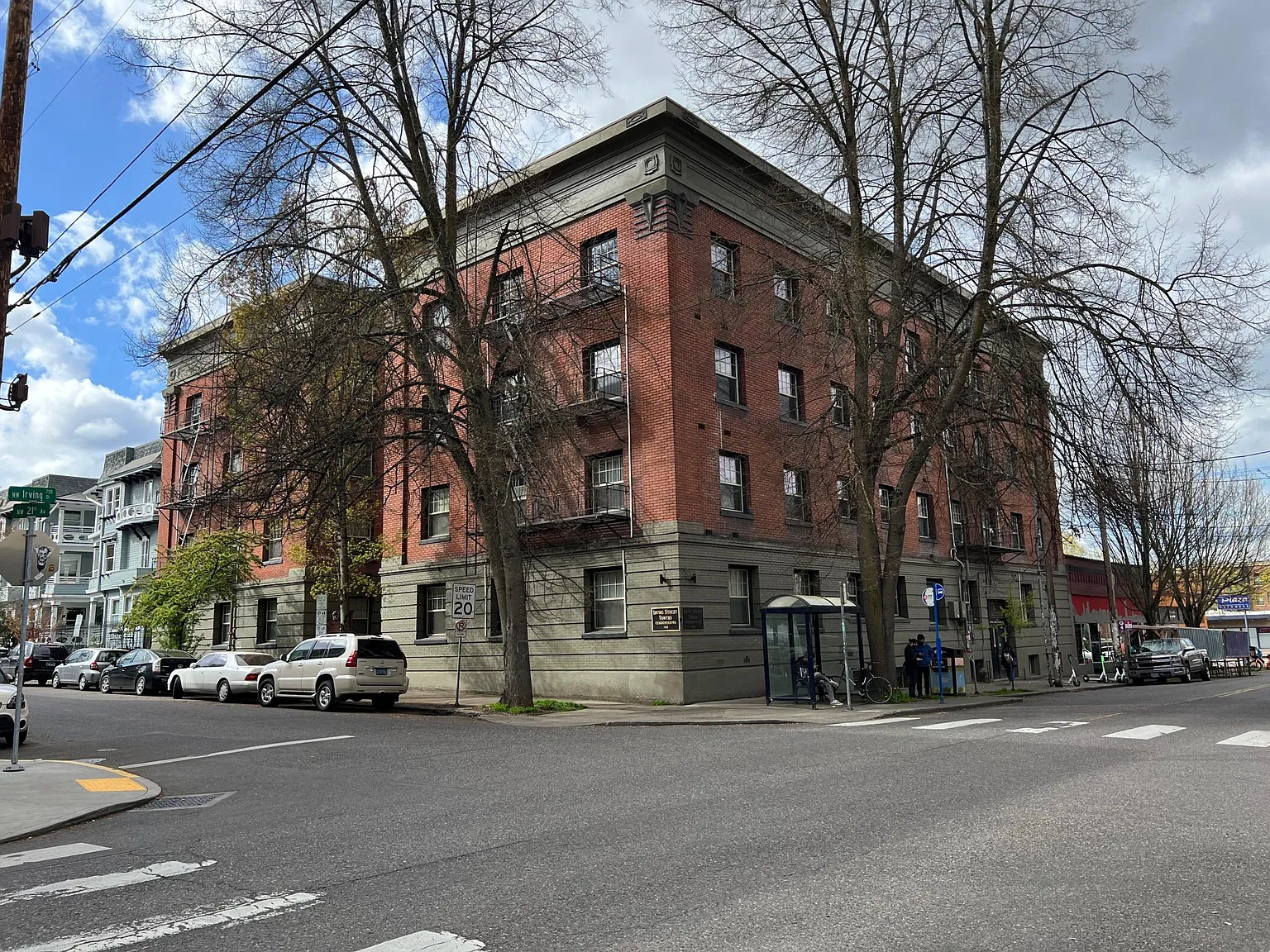 2109 NW Irving St — Photo 1