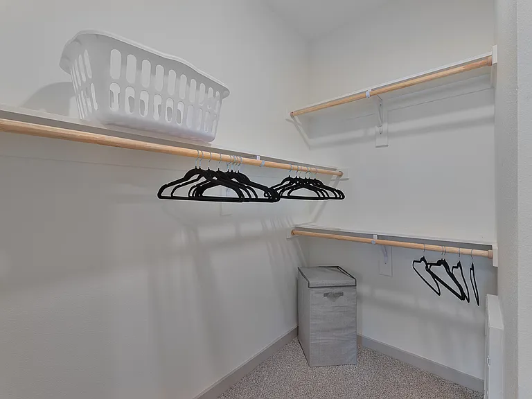 Bluffview Apartments — Photo 14