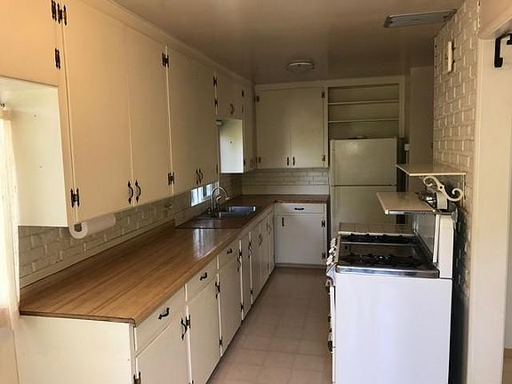 5th image of 2581 Hall Ave