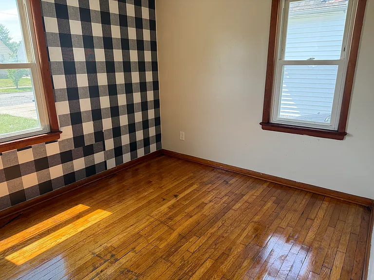 13901 Eastwood Blvd — Photo 5