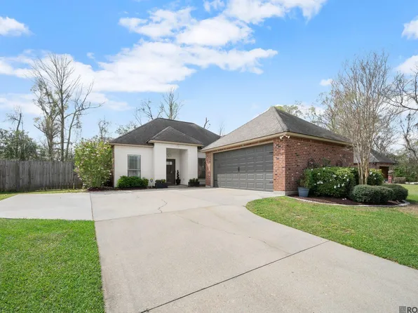 39126 Driftwood Lake Dr, Gonzales, LA 70737